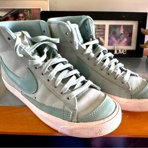 NIKE W8 BLAZER MID PREMIUM Mineral Sail High Top Sneakers